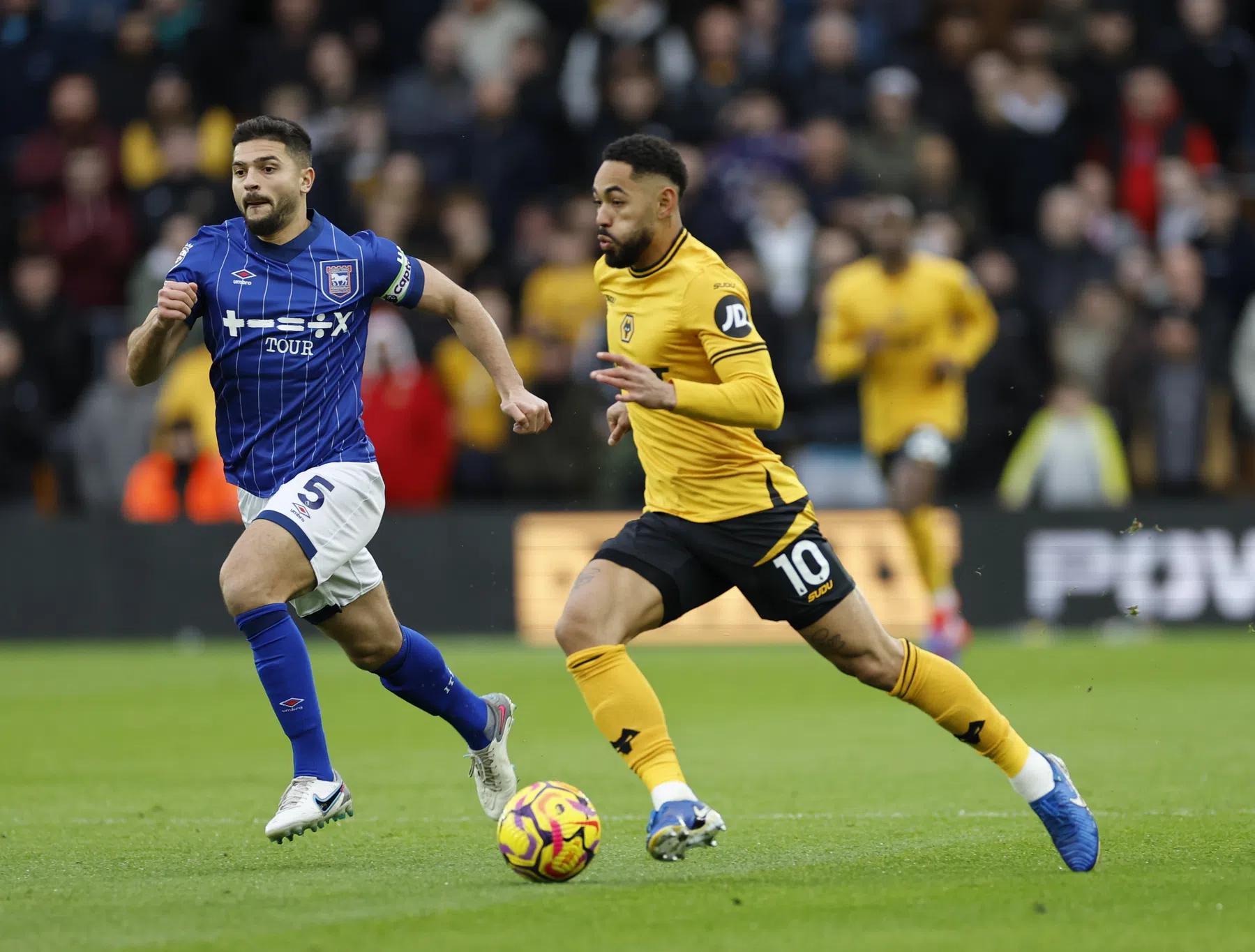 Wolves-ster Cunha wacht straf wegens molesteren bril Ipswich-steward