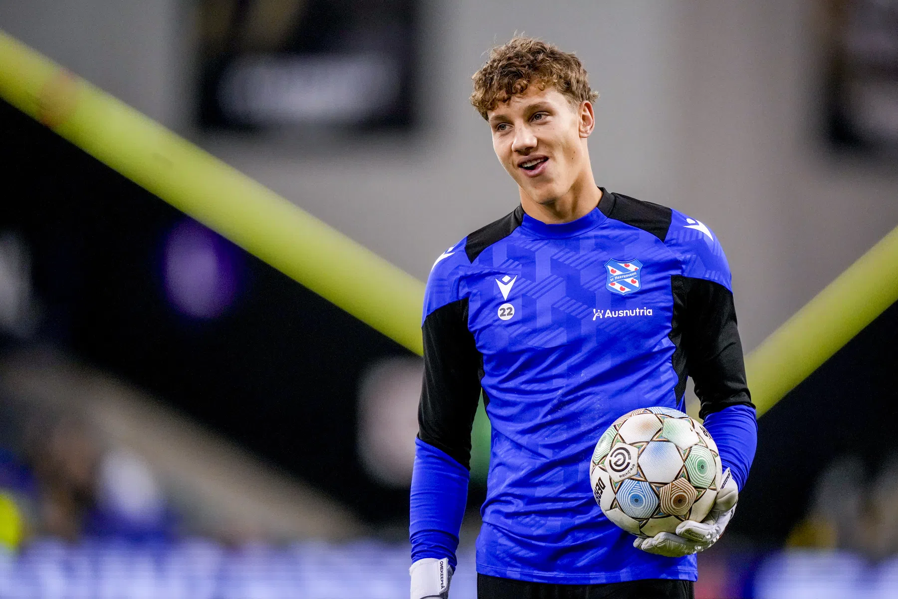 Weer een nieuwe keeper bij Heerenveen: Van Persie kondigt debuut aan