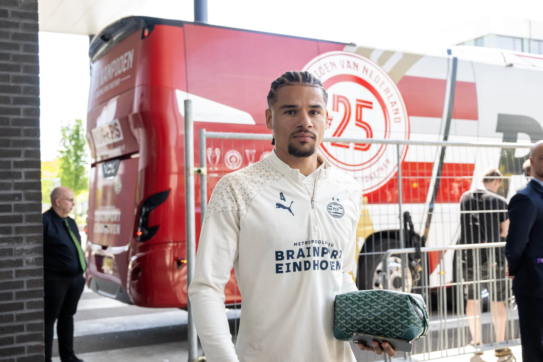 PSV voorkomt transfervrij vertrek Obispo met nieuw contract