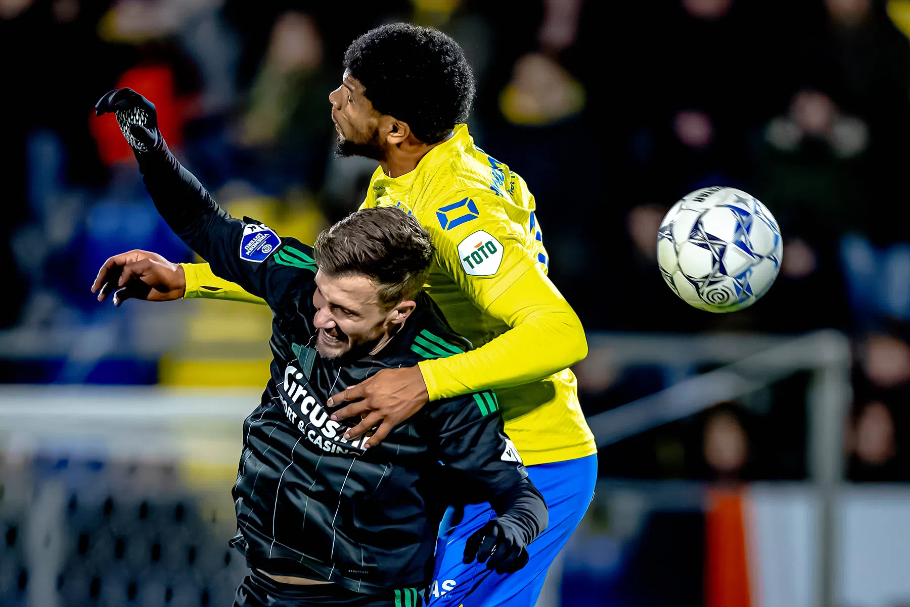 RKC Waalwijk en PEC Zwolle knarsetandend aan de kerstdis na remise
