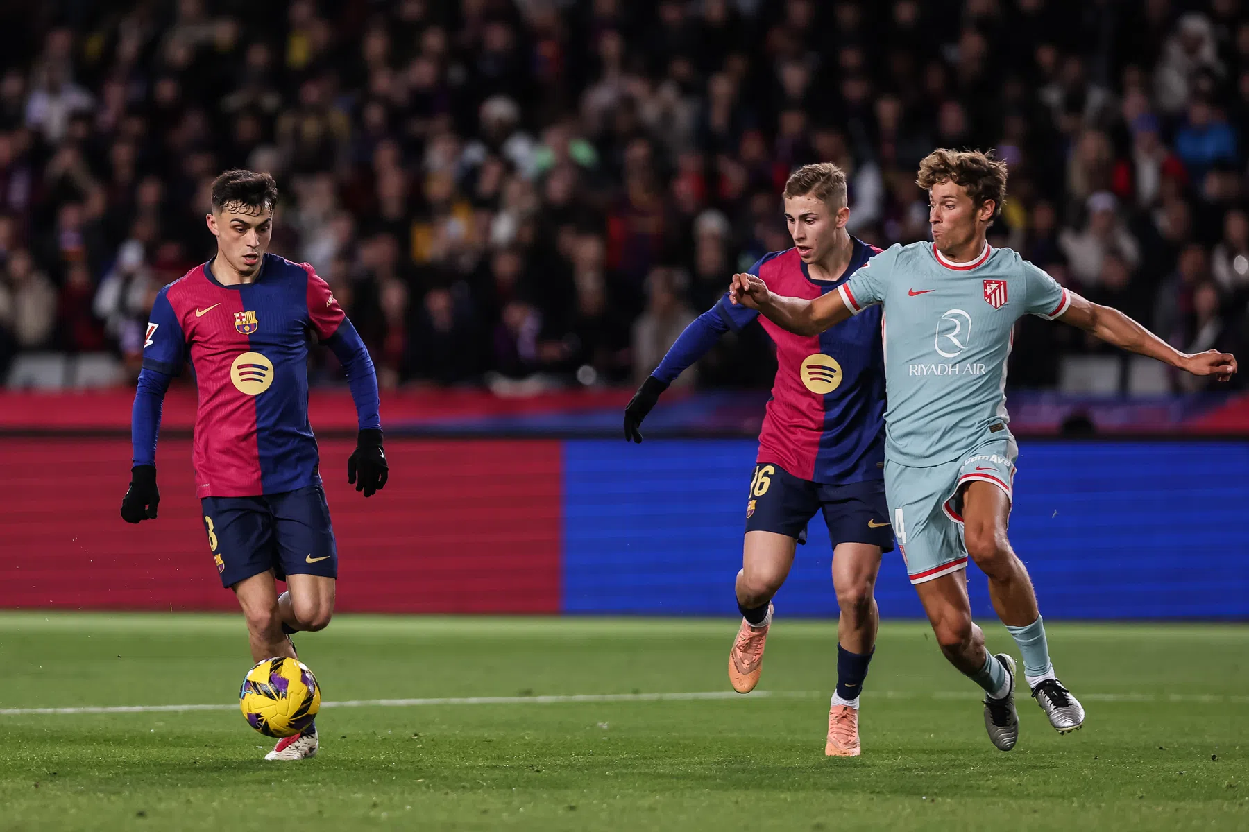 Atlético laat Barça buigen en zet Spaanse titelstrijd op zijn kop