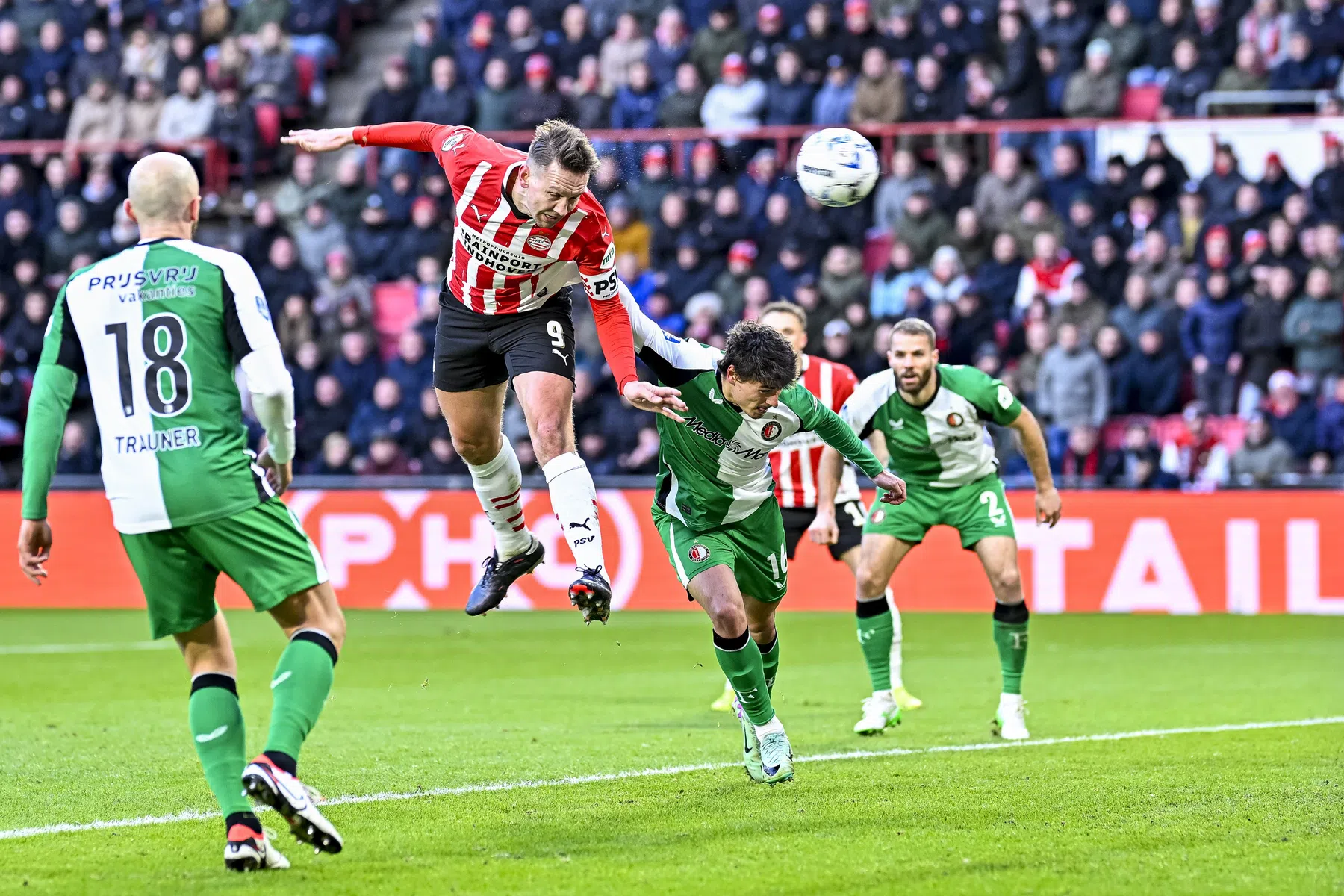 Luuk de Jong na tien jaar weer trefzeker tegen Feyenoord in Eredivisie