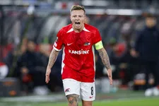 Thumbnail for article: Jordy Clasie gaat om de tafel met AZ: 'Voel me geen 33 jaar'