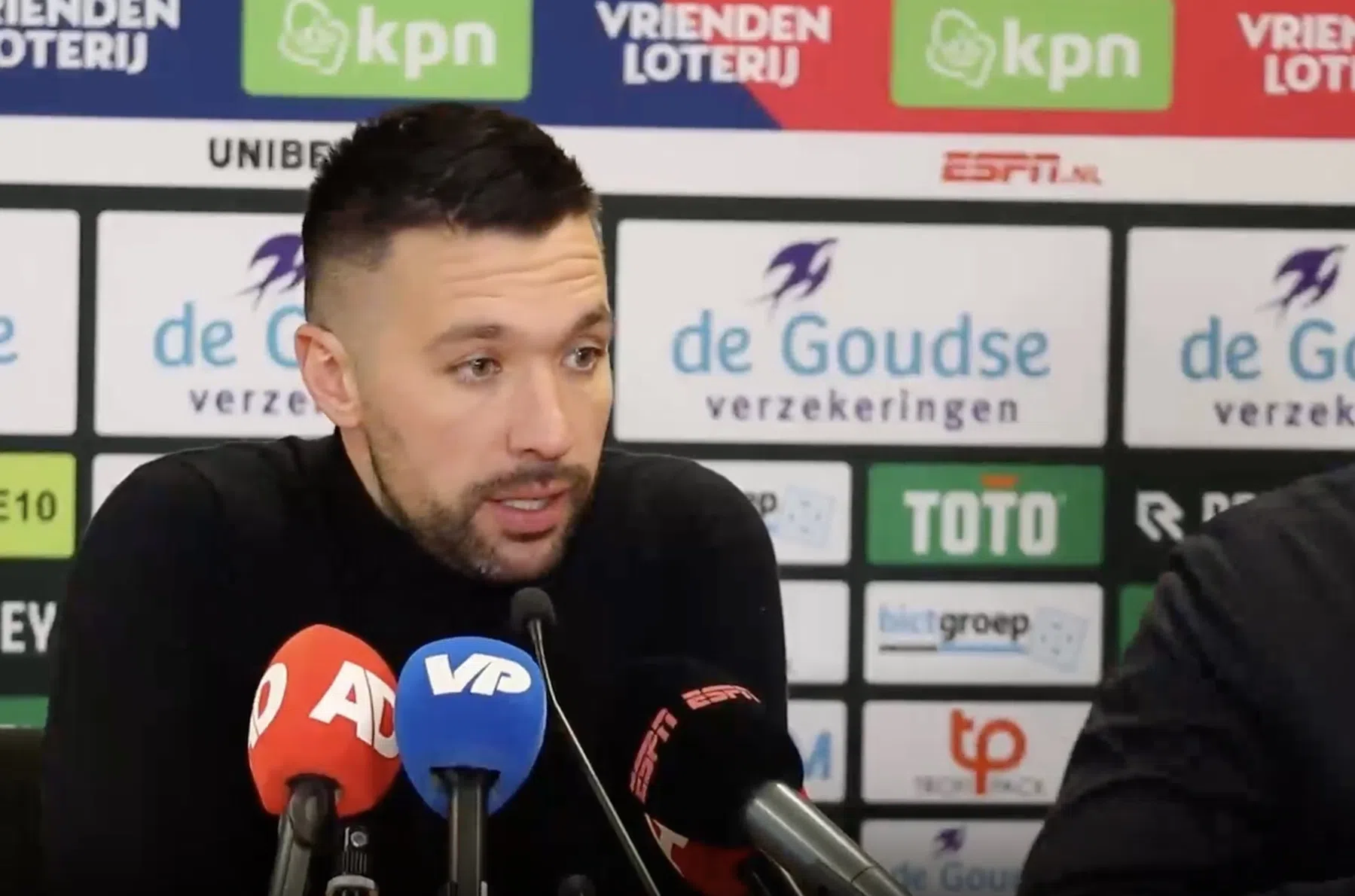 Farioli draagt Ajax-zege bij Sparta op aan Van Gaal