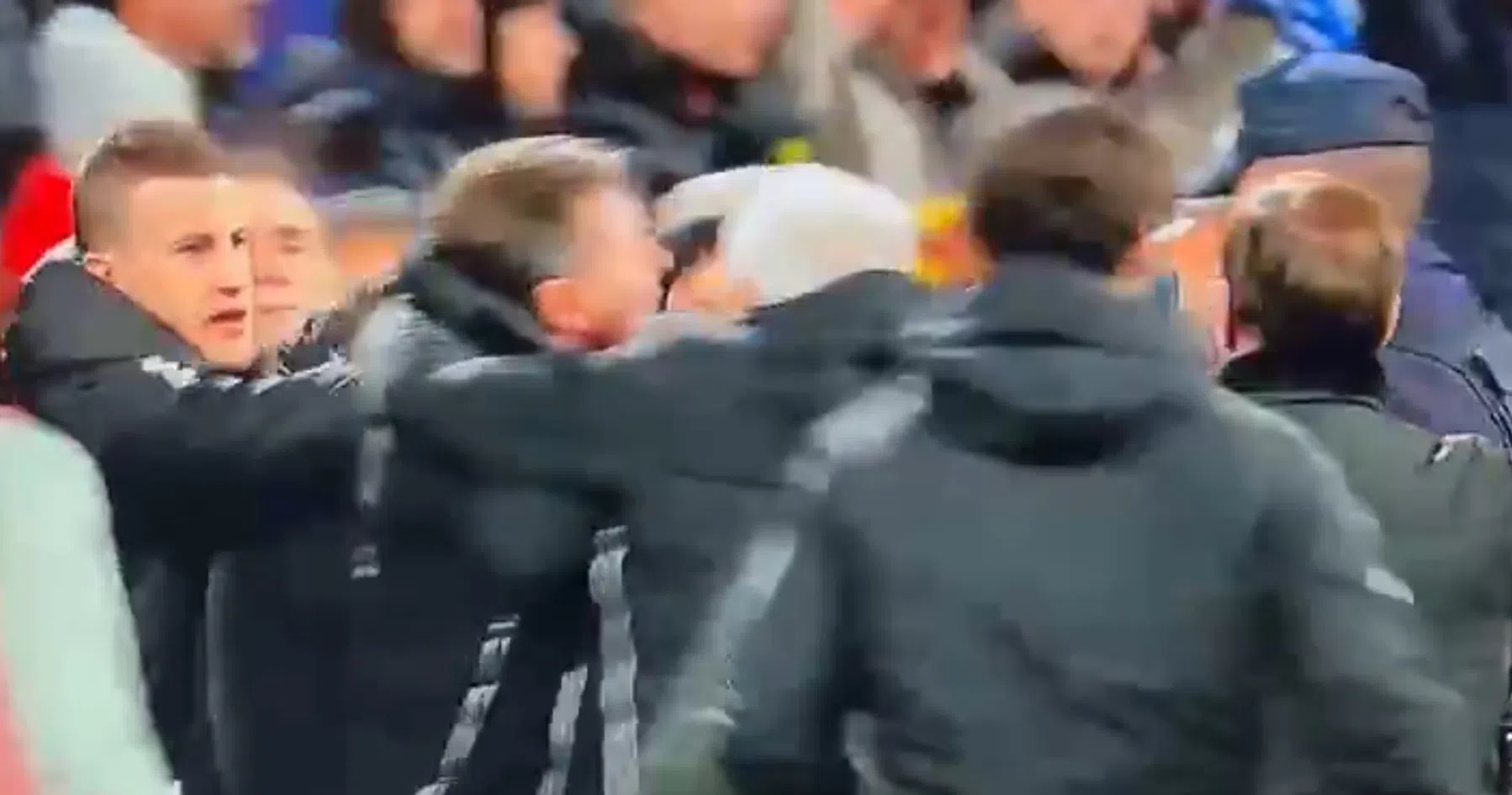 Trainer in Segunda División deelt kopstoot uit aan collega