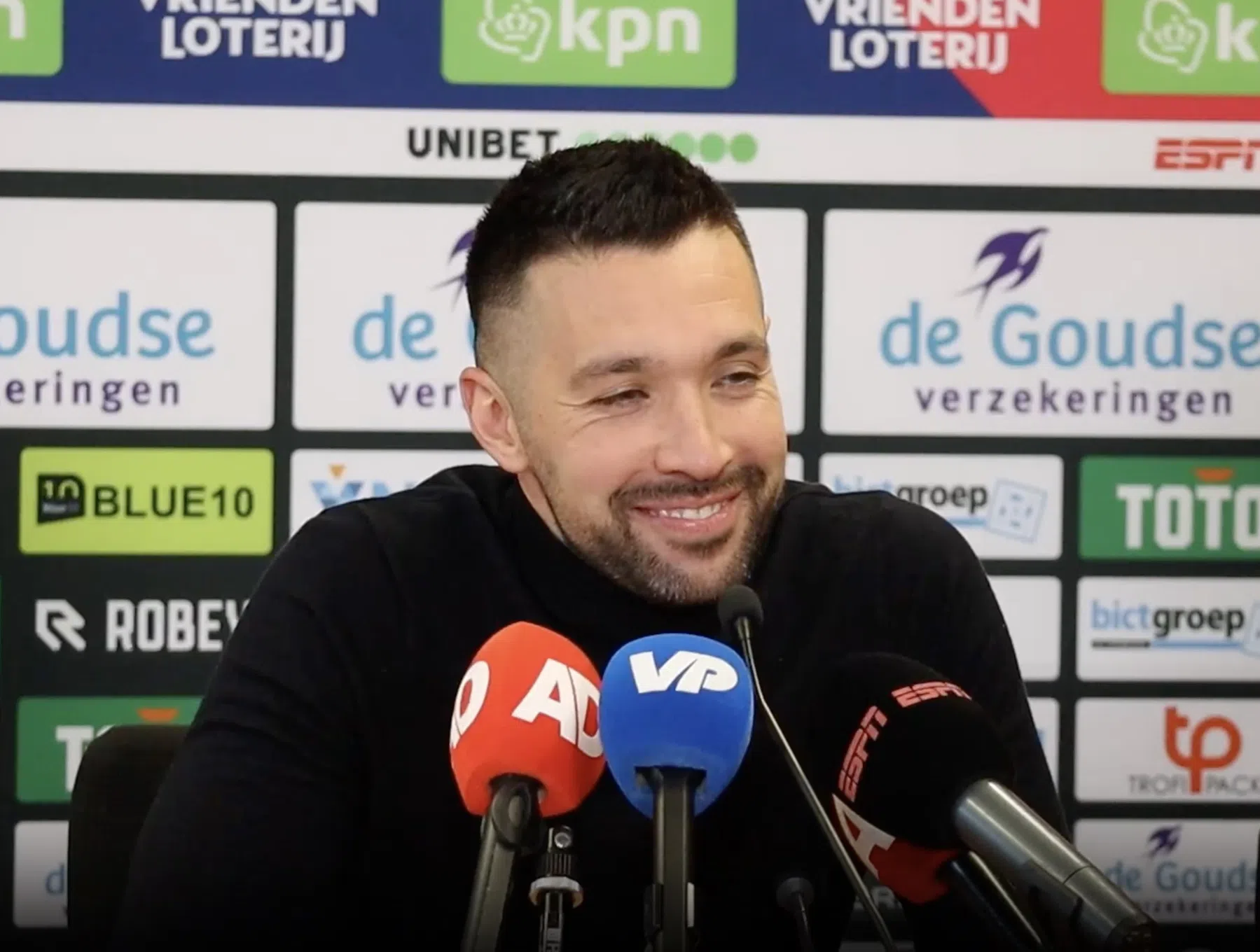 Ajax-coach Farioli vader geworden van zoon