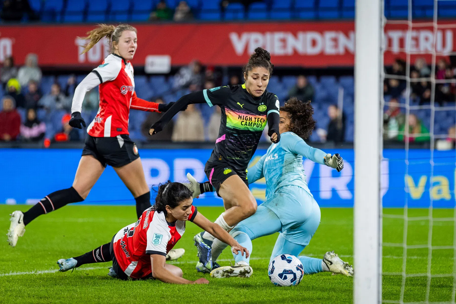 Niet alleen de mannen van PSV zijn titelfavoriet