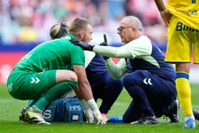 Thumbnail for article: Opmerkelijk: ploeggenoot maakt pitstop tijdens blessurebehandeling Cillessen