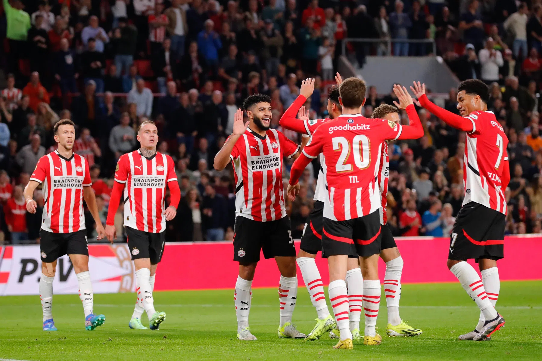 PSV bezig aan imponerende thuisreeks