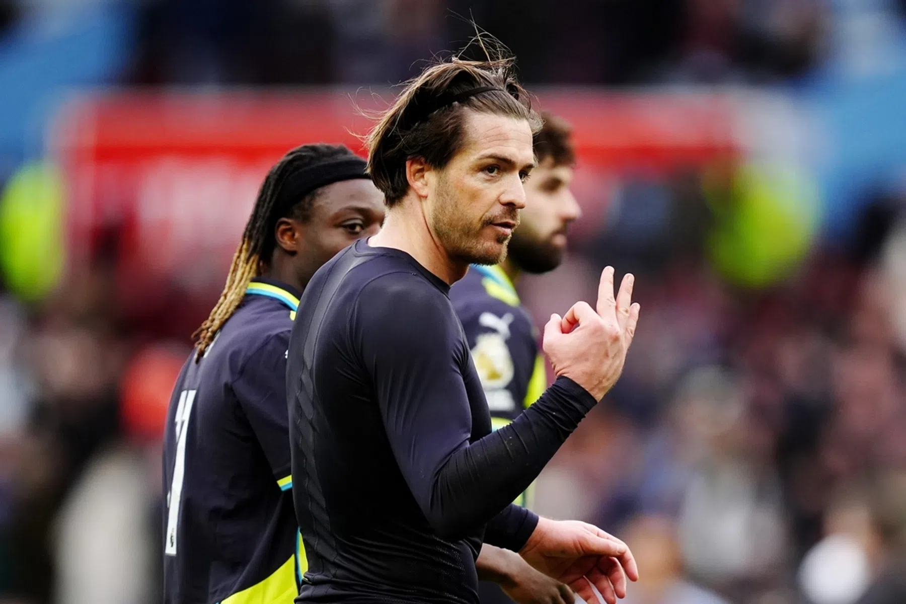 Aston Villa-fans fluiten Grealish uit: 'Jullie moeten je kapot schamen'