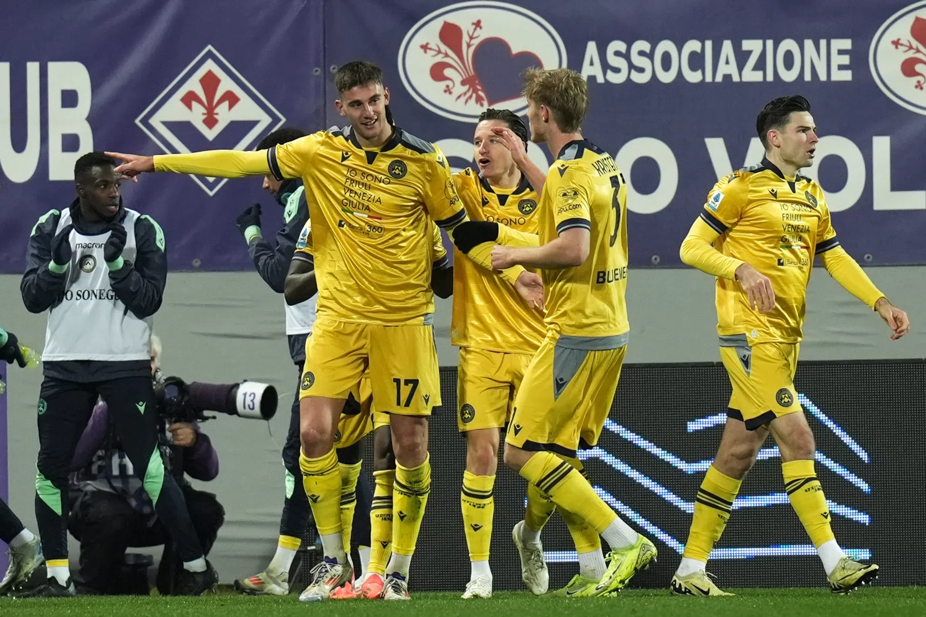 Ex-Ajacieden weerhouden Fiorentina van Champions League-plaatsen