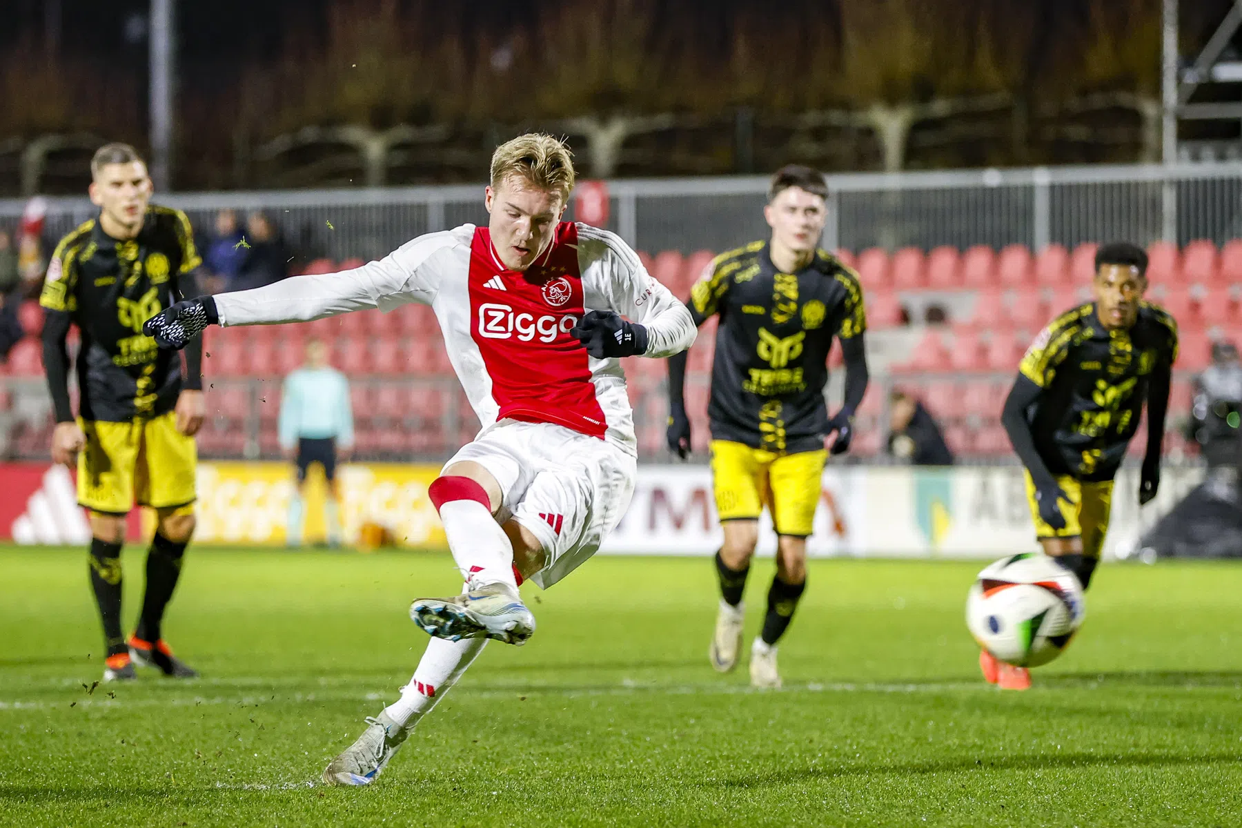 Rijkhoff luistert rentree op met goal en assist tegen Roda