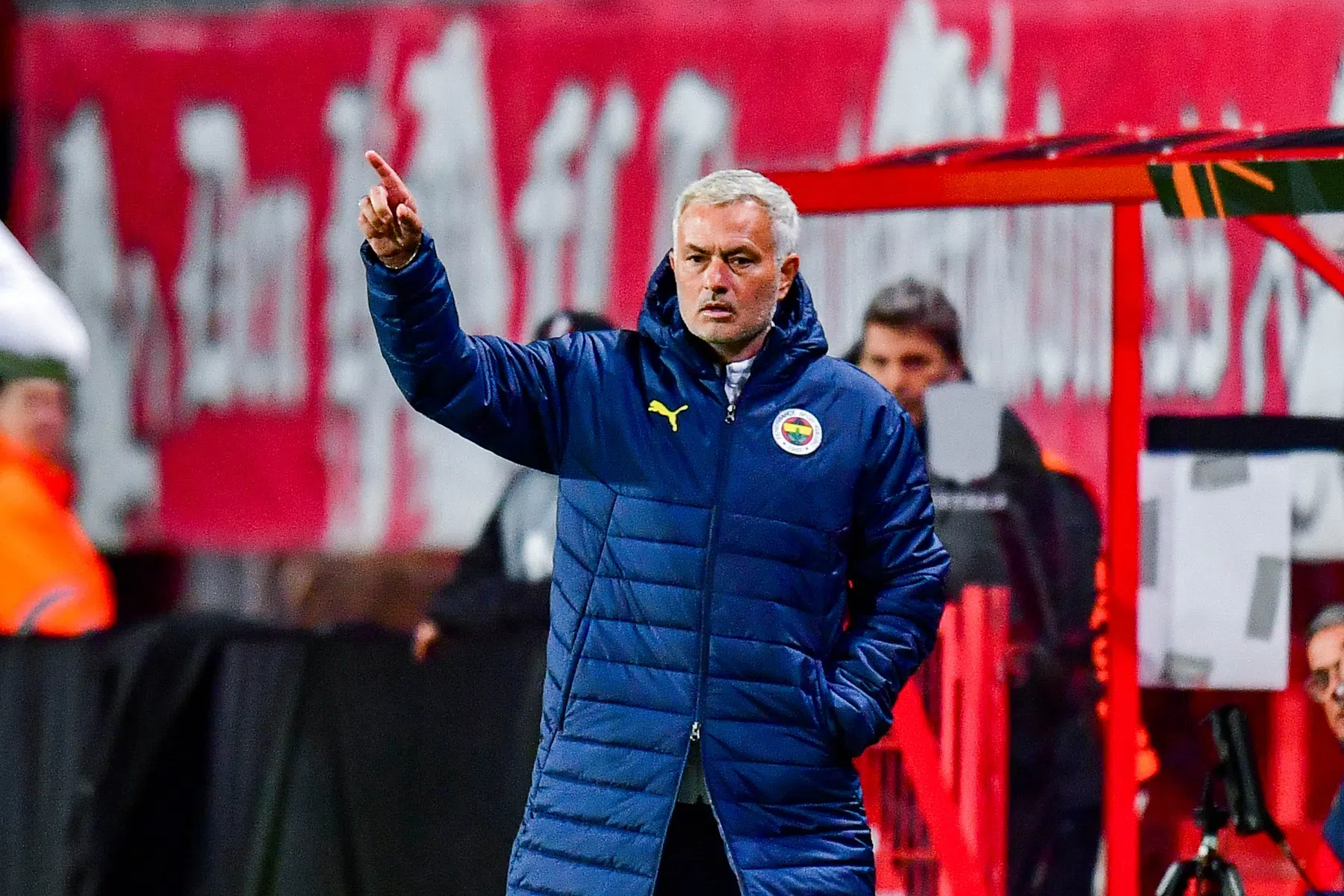 Razend Fenerbahçe eist buitenlandse arbiters: 'Turks voetbal wordt afgeslacht'