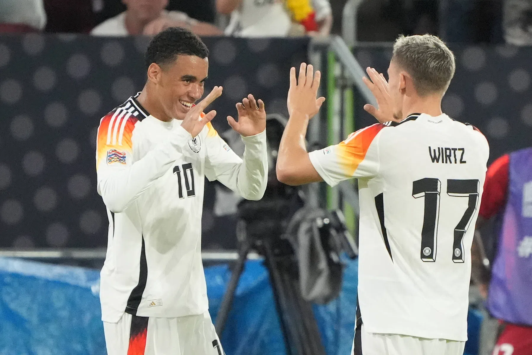 Musiala bespreekt klik met Wirtz: 'Samen bij Bayern? Da's aan hem'