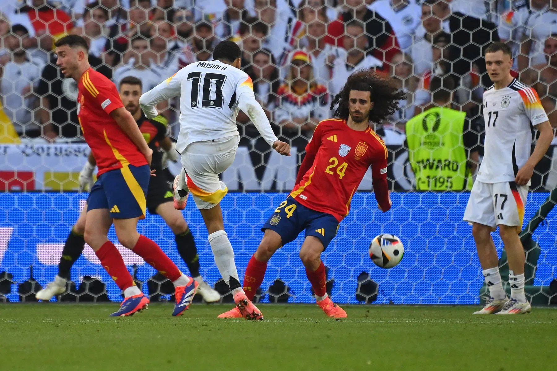 Cucurella geeft Duitsers gelijk over veelbesproken handsbal