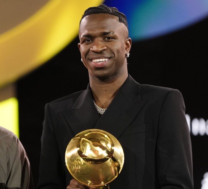 Vinícius Júnior wint Globe Soccer Awards op verkapt Real Madrid-gala