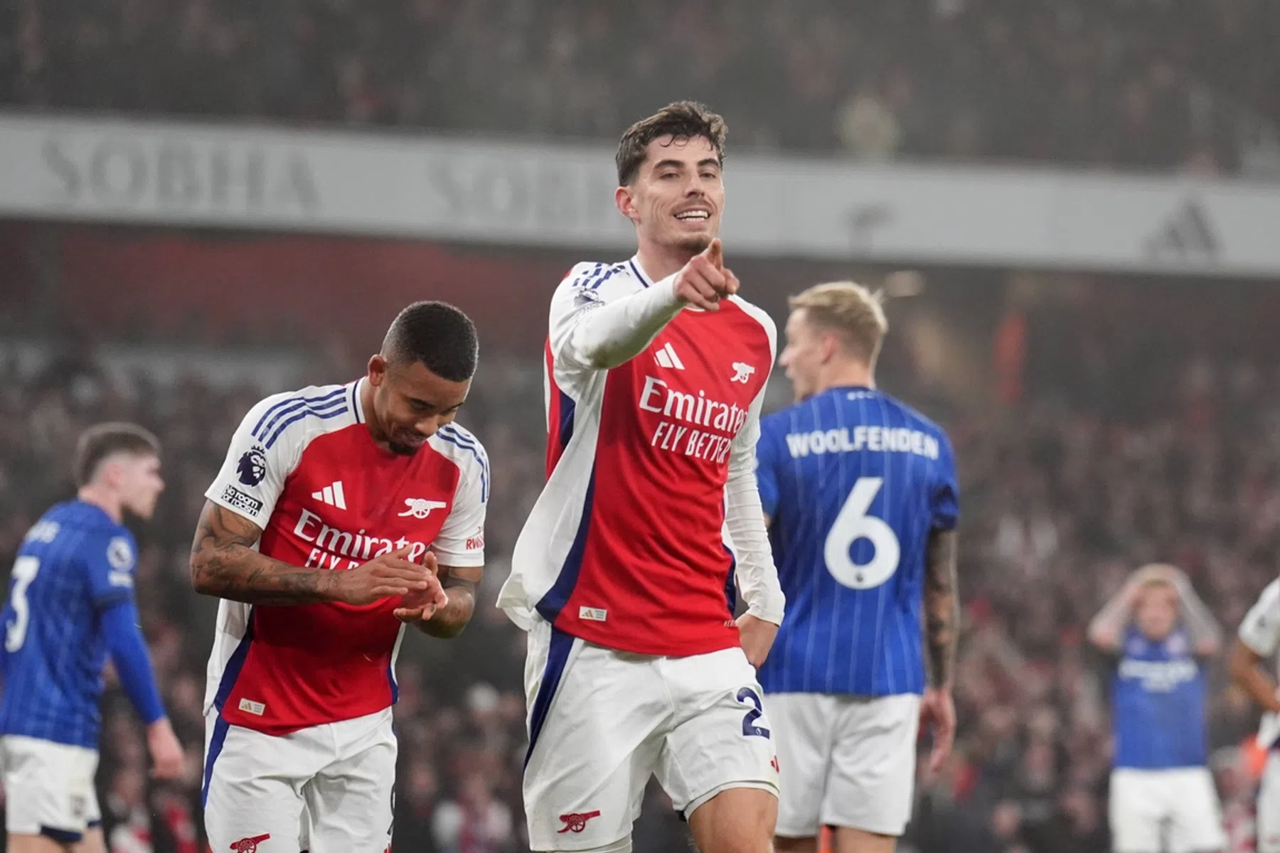 Inefficiënt Arsenal boekt minimale zege op Ipswich Town en herovert tweede plek