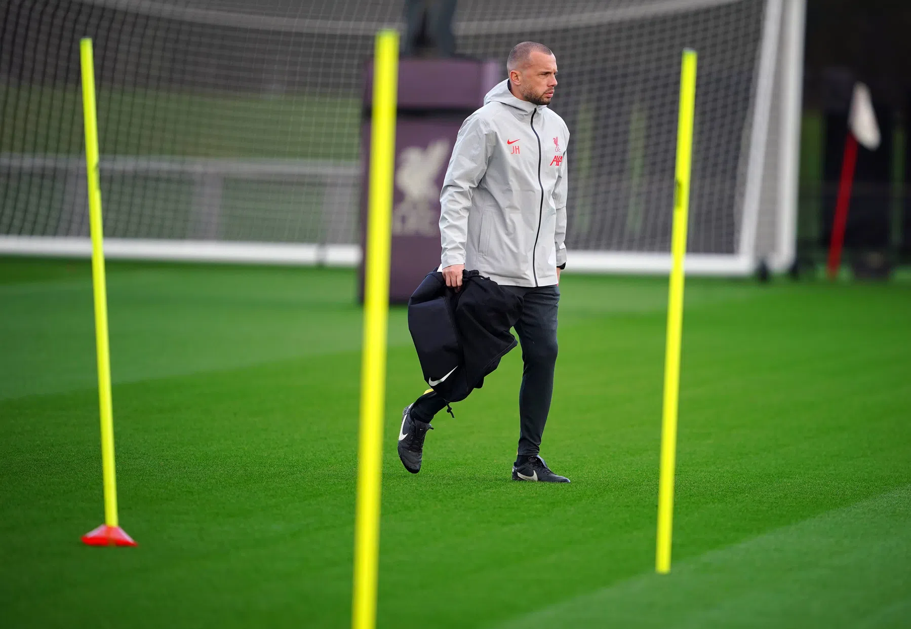 Slot-assistent Heitinga genoemd voor trainersfunctie in het Championship