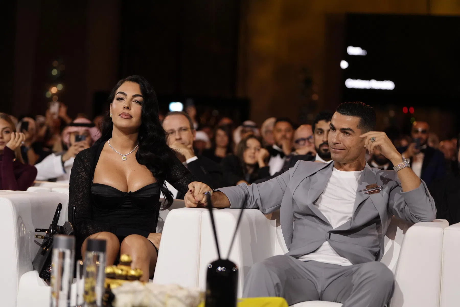 Ronaldo in de bres voor Ten Hag en Amorim: 'Het is net een aquarium'