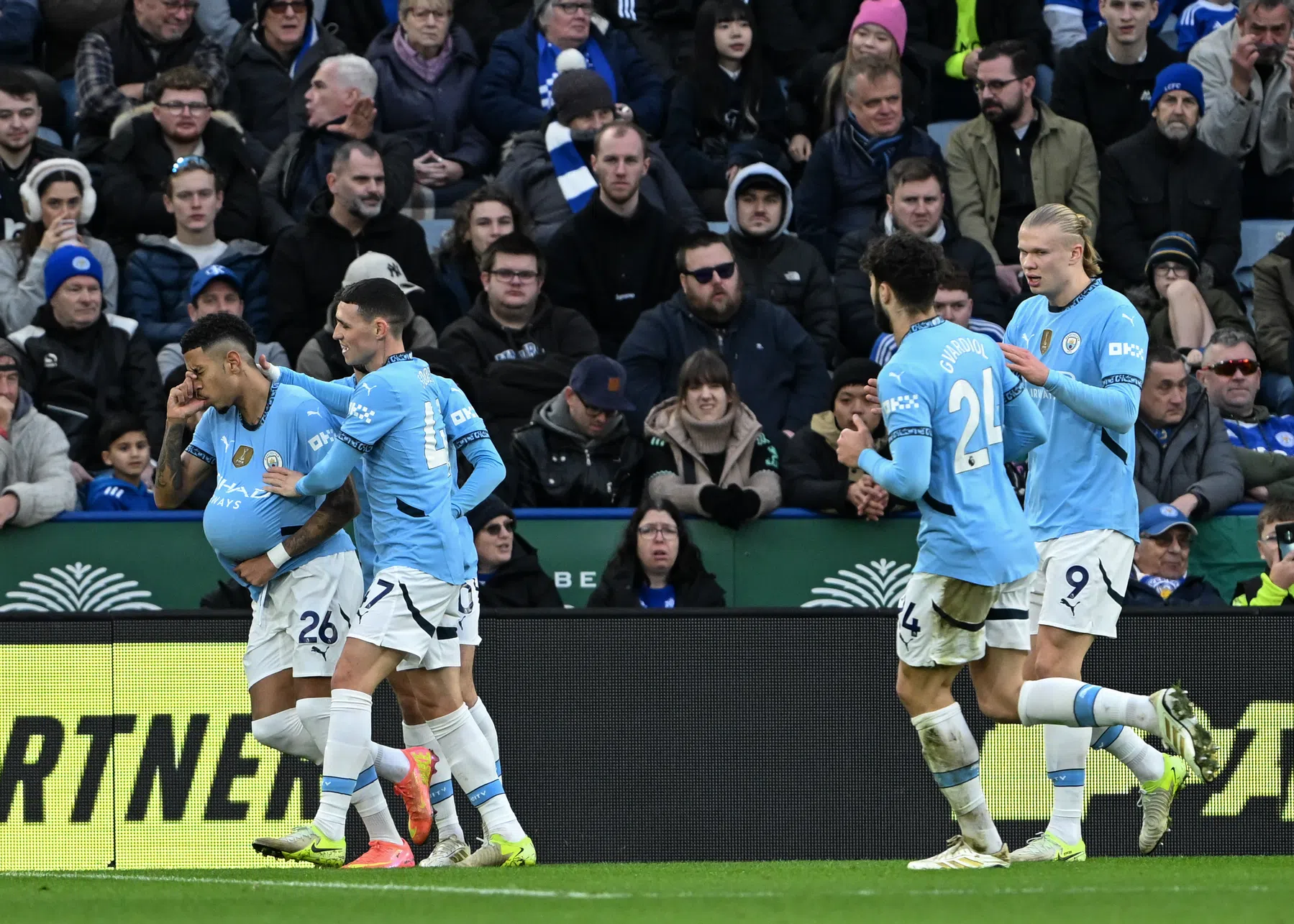 Man City haalt bij Van Nistelrooijs Leicester eerste uitzege in twee maanden