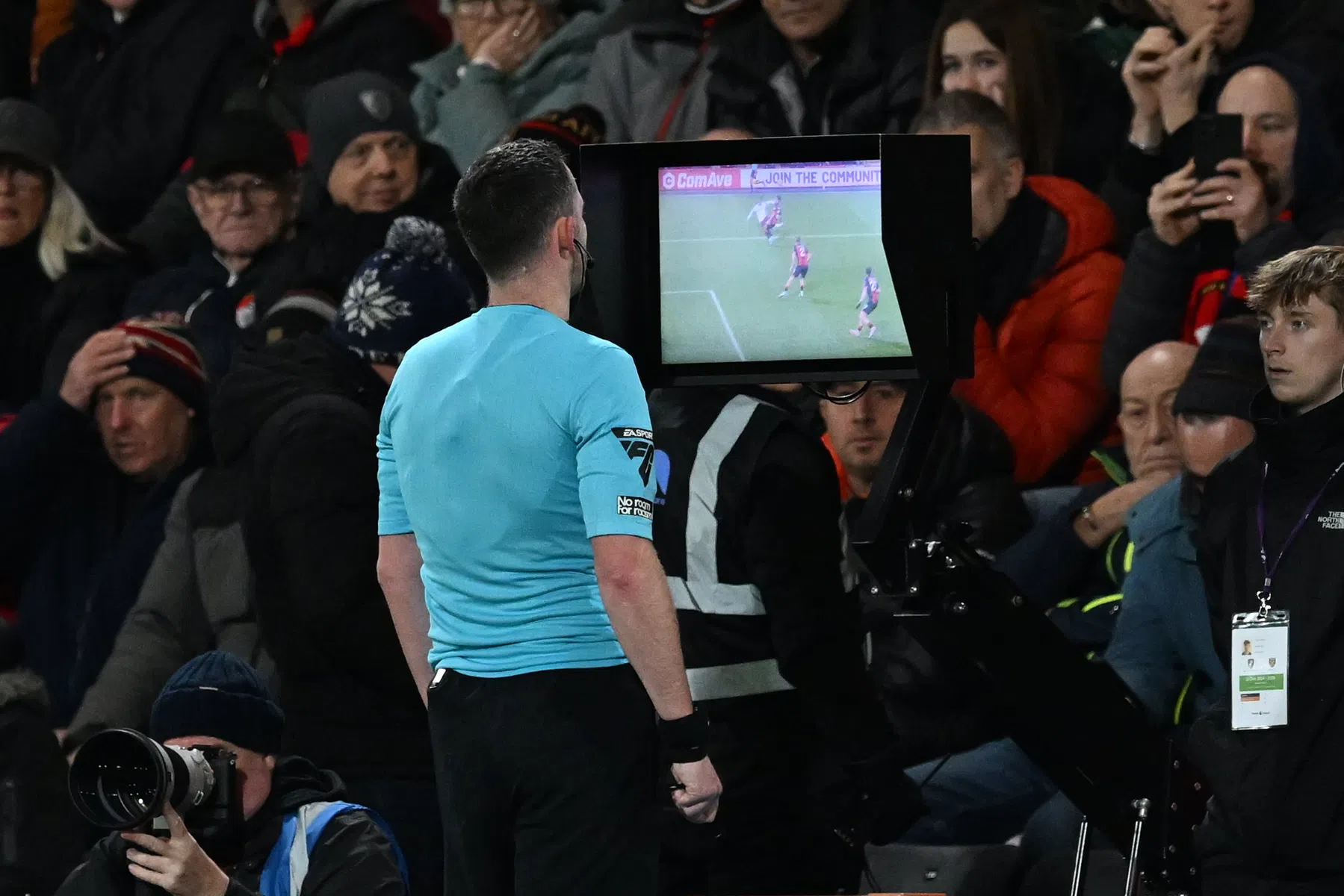 Engeland volgt Nederlands voorbeeld met on-field VAR-announcements