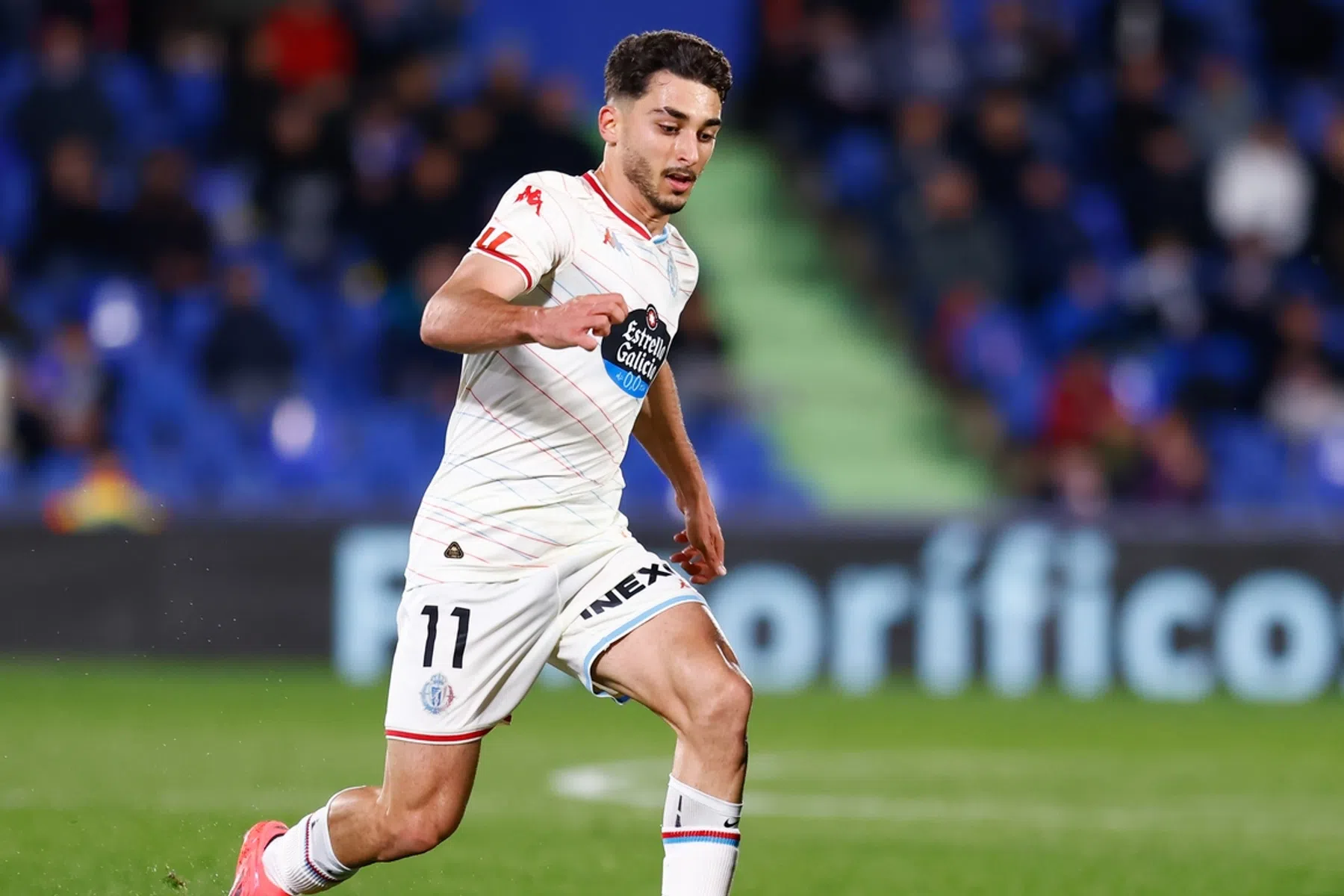 Ajax en Real Valladolid in gesprek over Raúl Moro