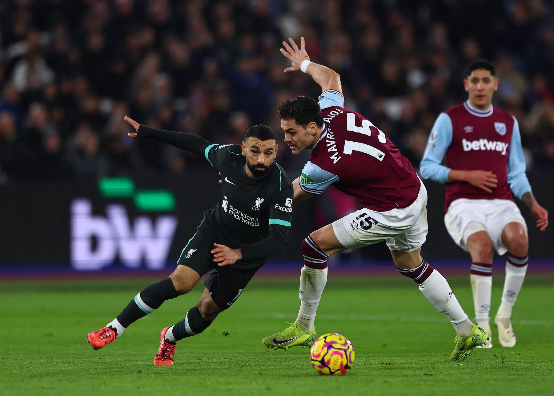 Salah legt verschillen in filosofie tussen Klopp en Slot uit