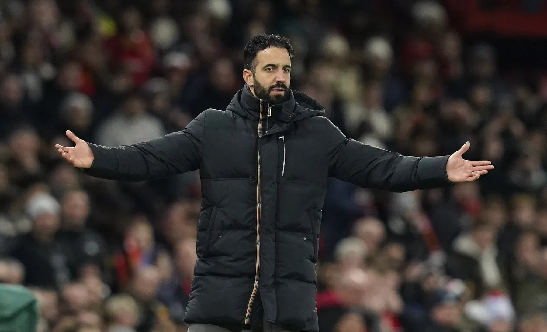 Amorim gelooft in stunt op Anfield: 'Alles kan gebeuren in het voetbal'