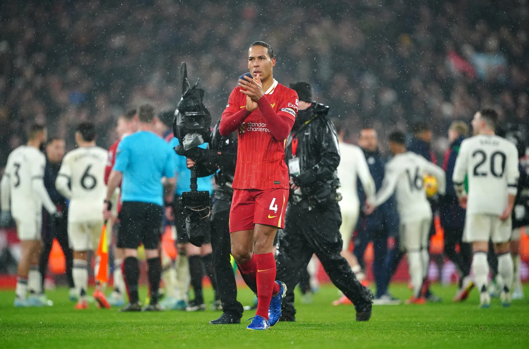 Van Dijk teleurgesteld na remise: 'Maar het had nog erger kunnen zijn'