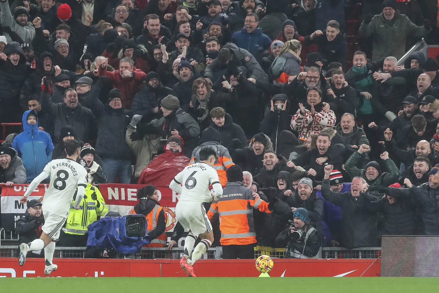 Liverpool na goal Gakpo en ongelukkige hoofdrol De Ligt niet langs Man Utd