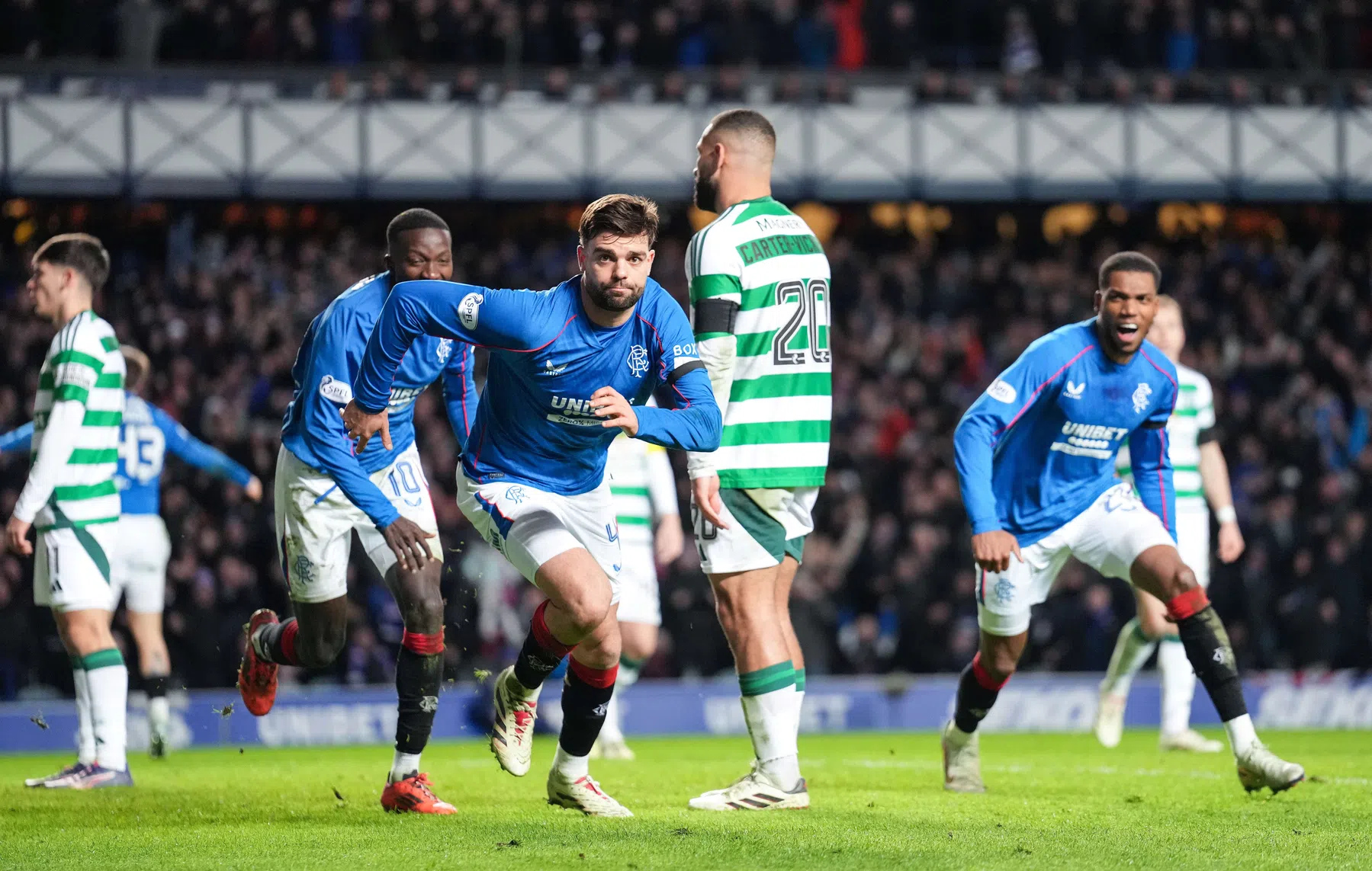 Blauwe golven van geluk: Robin Pröpper en zijn heroïsche thuisdebuut in de Old Firm