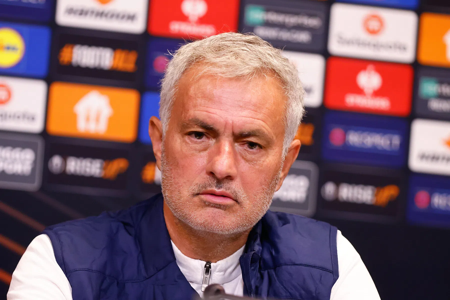 Mourinho maakt zich weer boos: 'Waarom verbergen jullie de waarheid?'