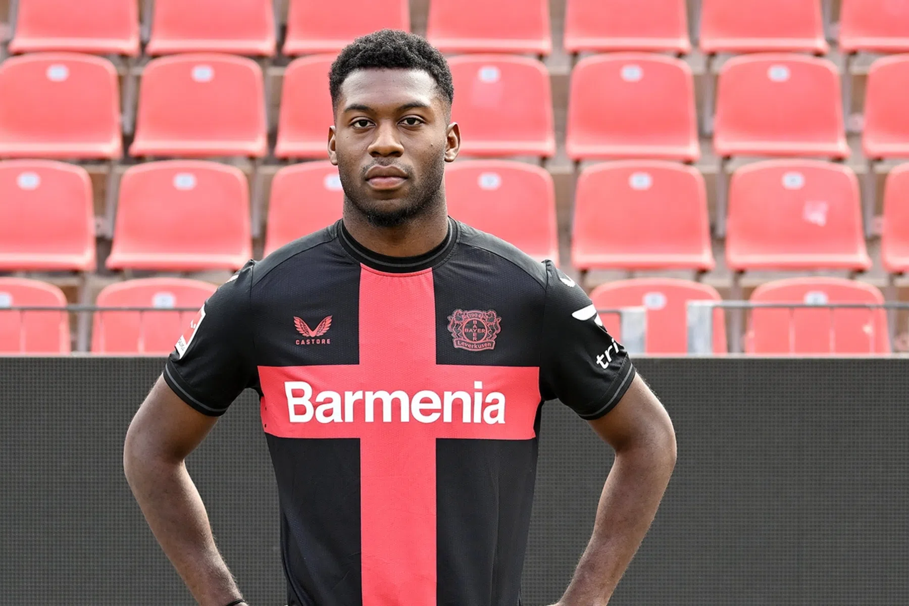 Clubloze Fosu-Mensah duikt op bij Jong Ajax
