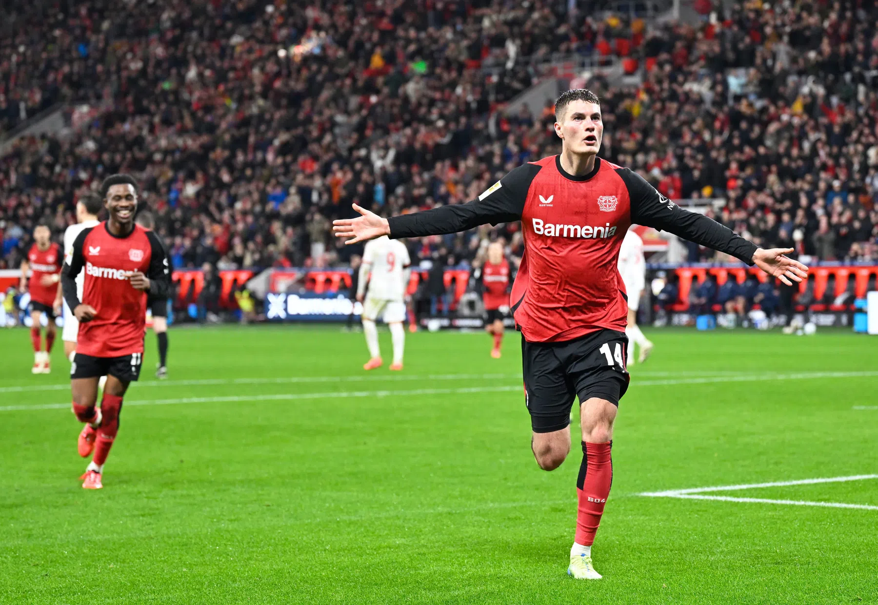 Gelegenheidsverdediging kost Dortmund de kop tegen dodelijk Leverkusen