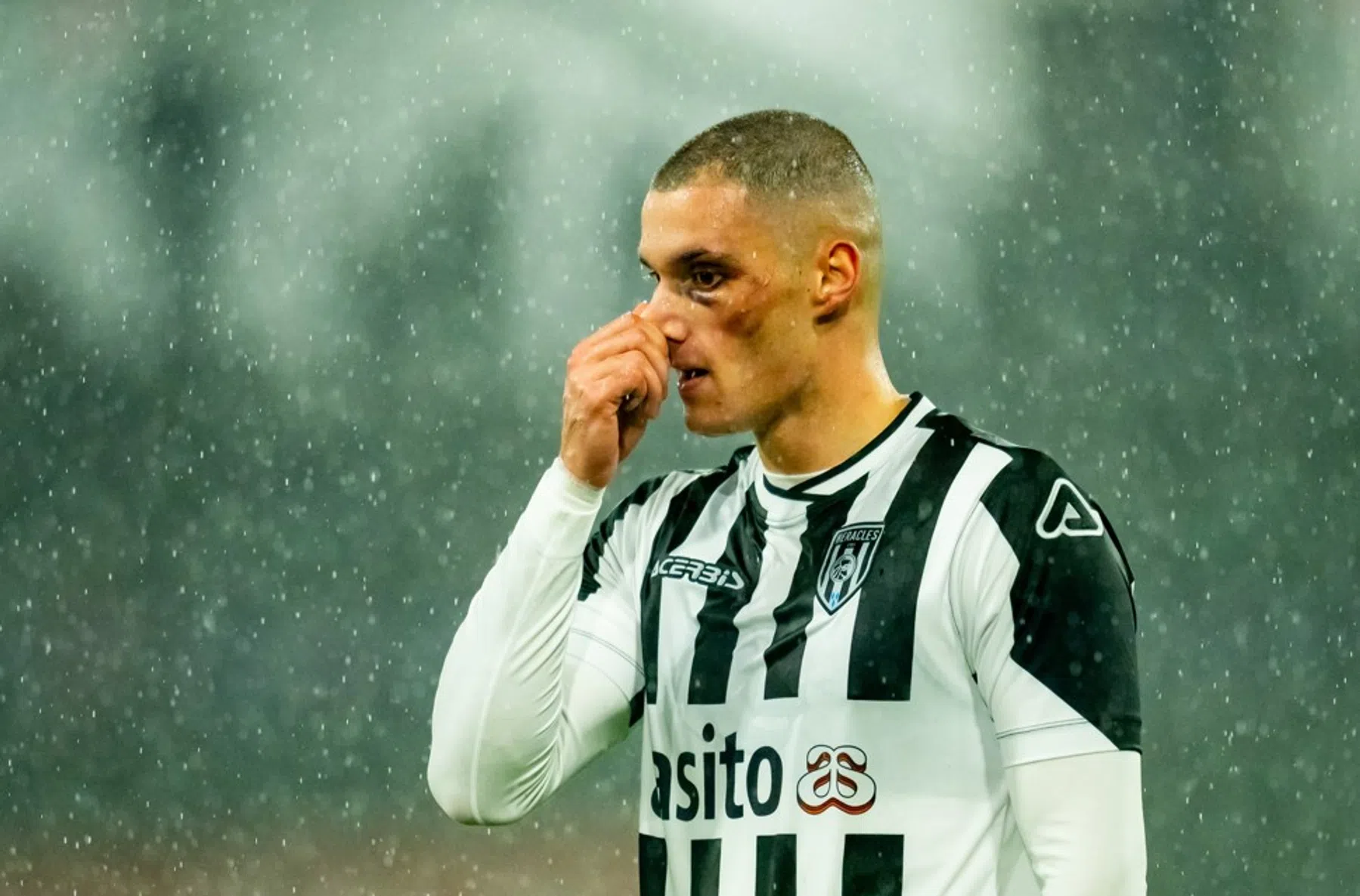 Heracles-fans starten nachtelijke vuurwerkshow voor verkeerde hotel