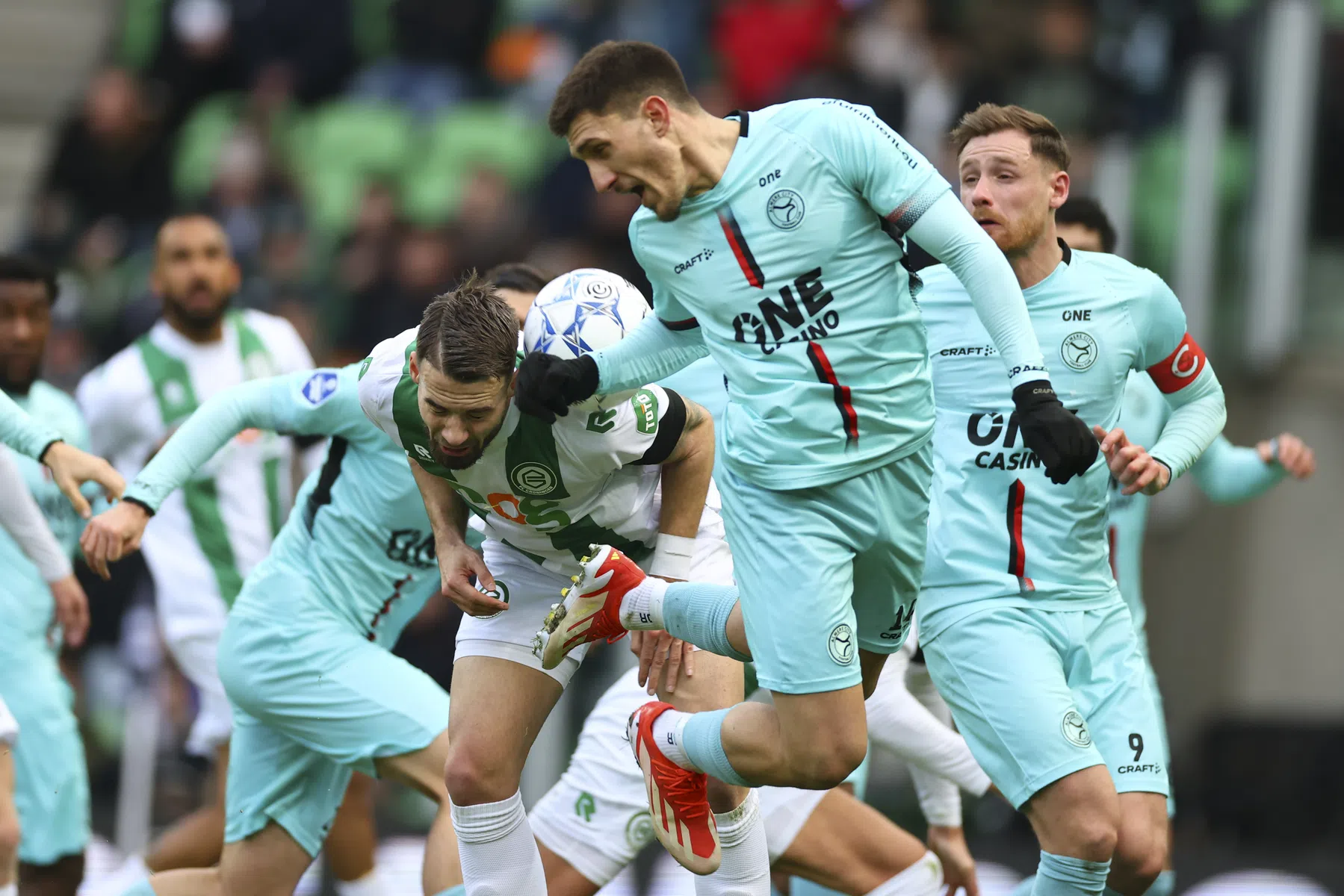 Rijsdijk loodst Almere naar punt bij start handhavingsmissie