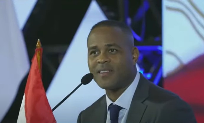 Kluivert verklapt tijdens presentatie in Indonesië naam van mogelijke versterking