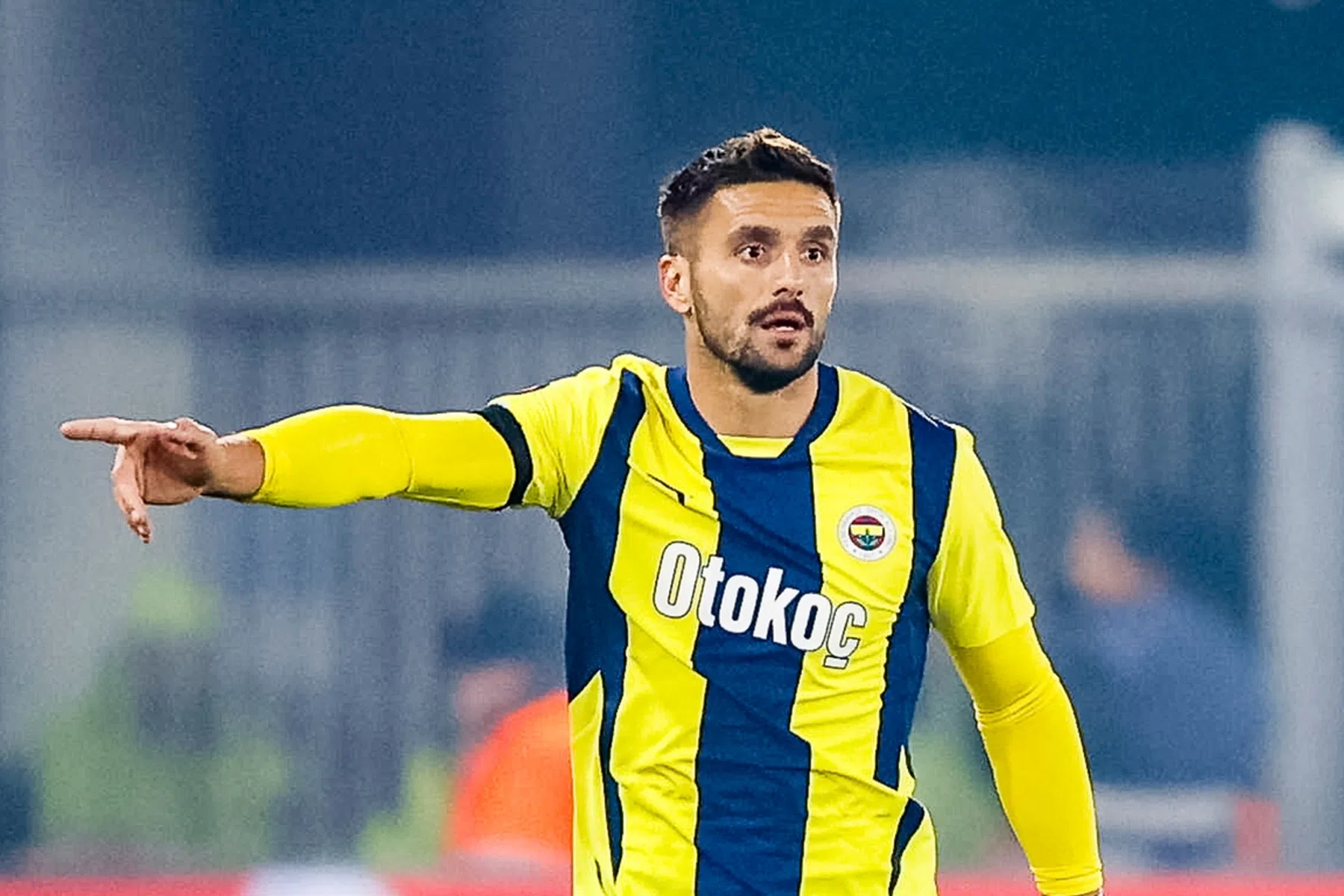 Tadic fopt en dribbelt zichzelf naar winnende goal voor Fenerbahçe 