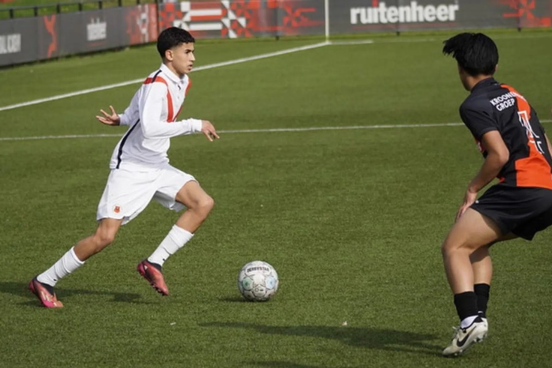 Gehele top van de Eredivisie strijdt om jeugdspeler van AFC