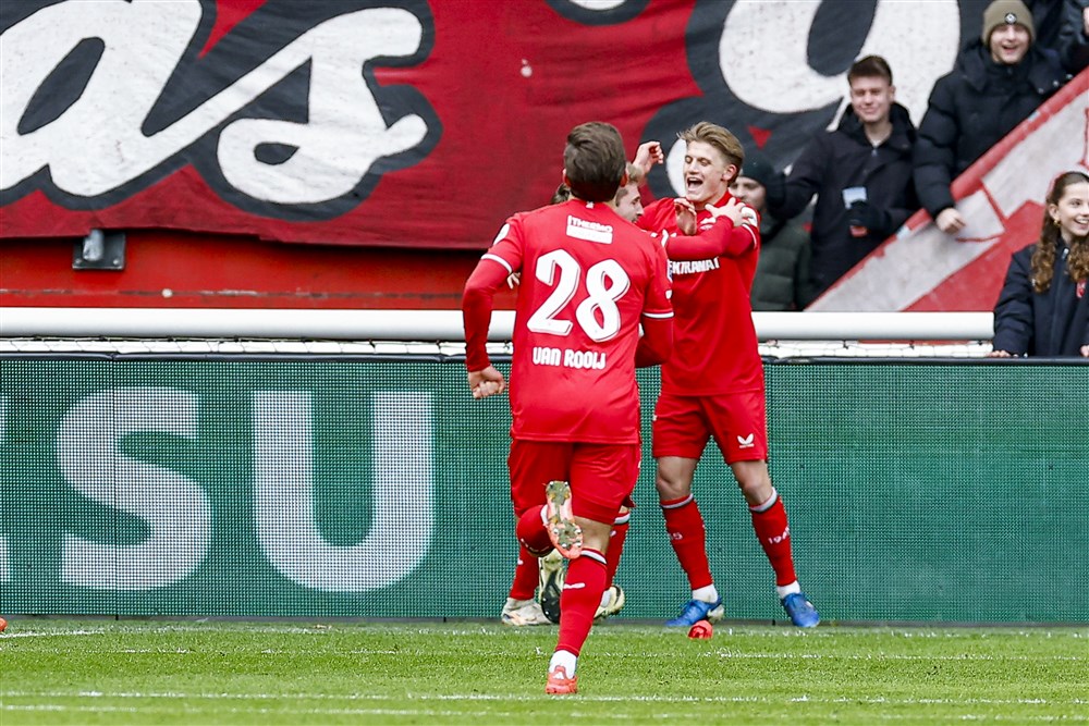 'Ajax, Feyenoord en PSV zouden vol voor Sem Steijn moeten gaan'