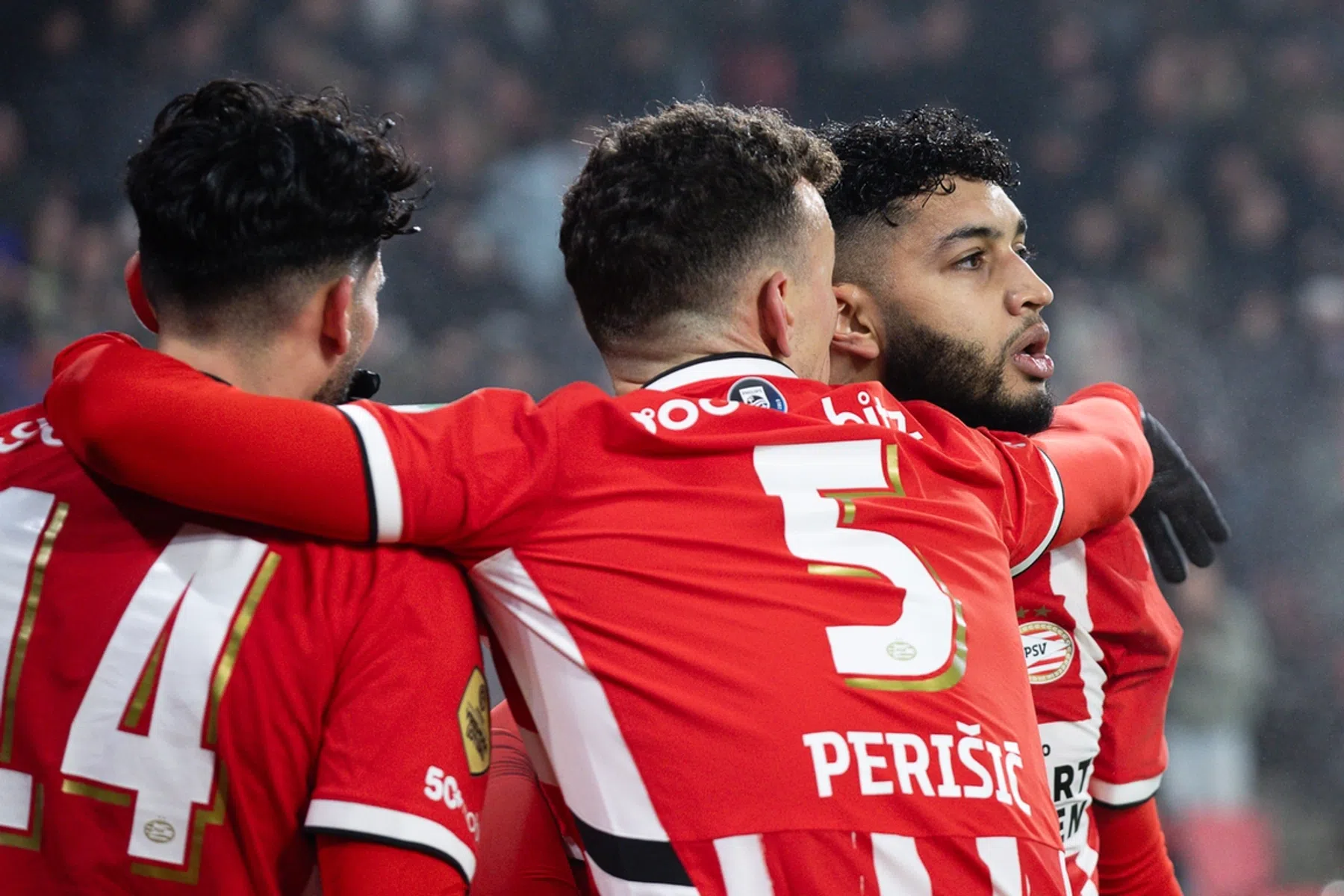 PSV kruipt in knotsgek duel met Excelsior door oog van de naald