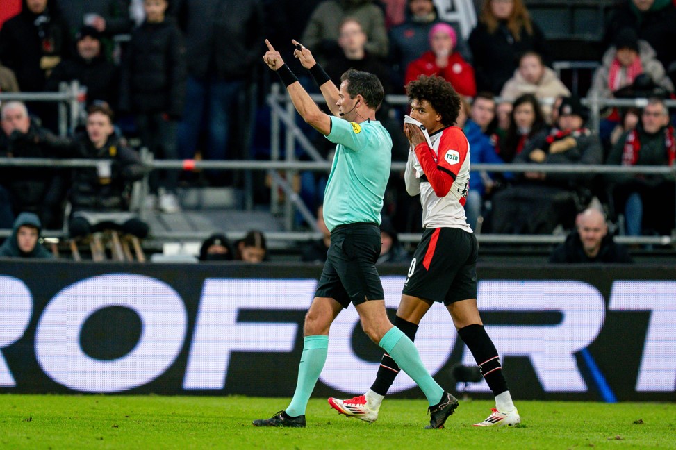 Nijhuis trekt boetekleed aan na penaltymoment met Giménez