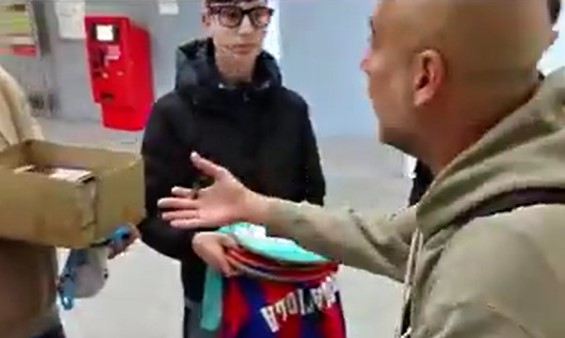 Guardiola geeft handtekeningenjagers lesje: 'Ga terug naar school!'