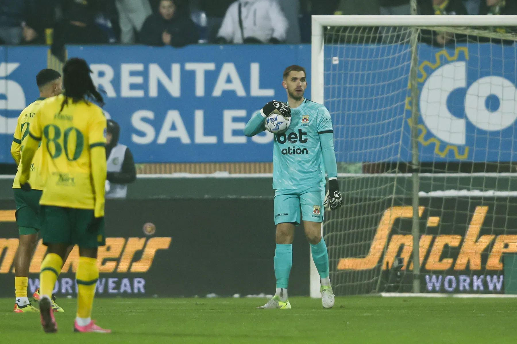 Waarom de 'bekerkeeper' van Go Ahead niet speelt tegen FC Twente
