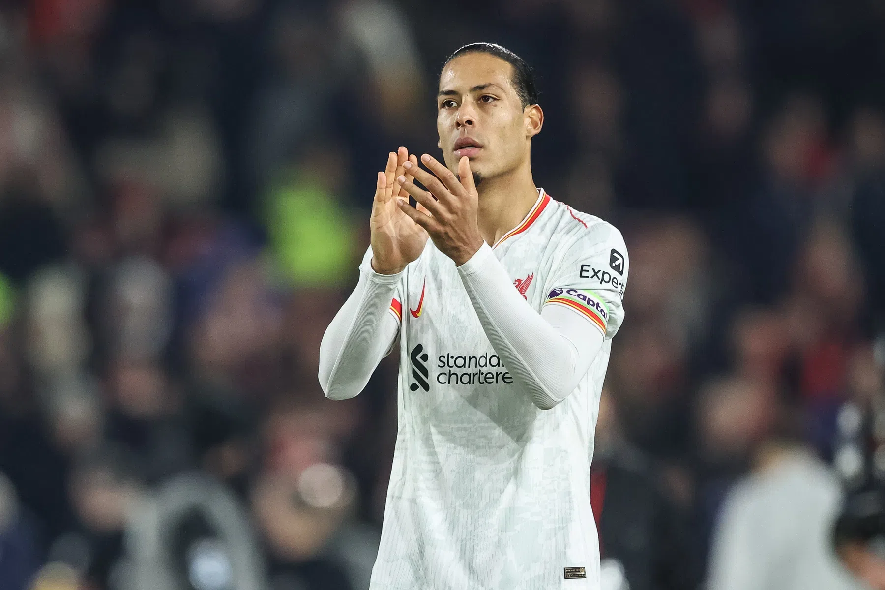 Balende Virgil van Dijk onder de loep: 'Wood geeft hem stof tot nadenken'