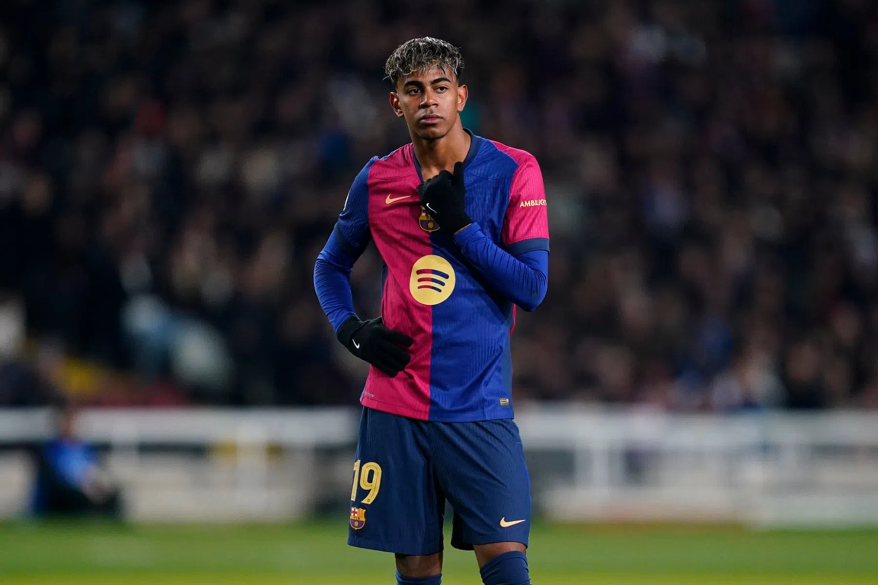 Yamal blinkt uit tijdens eenvoudige bekerzege Barça op Real Betis