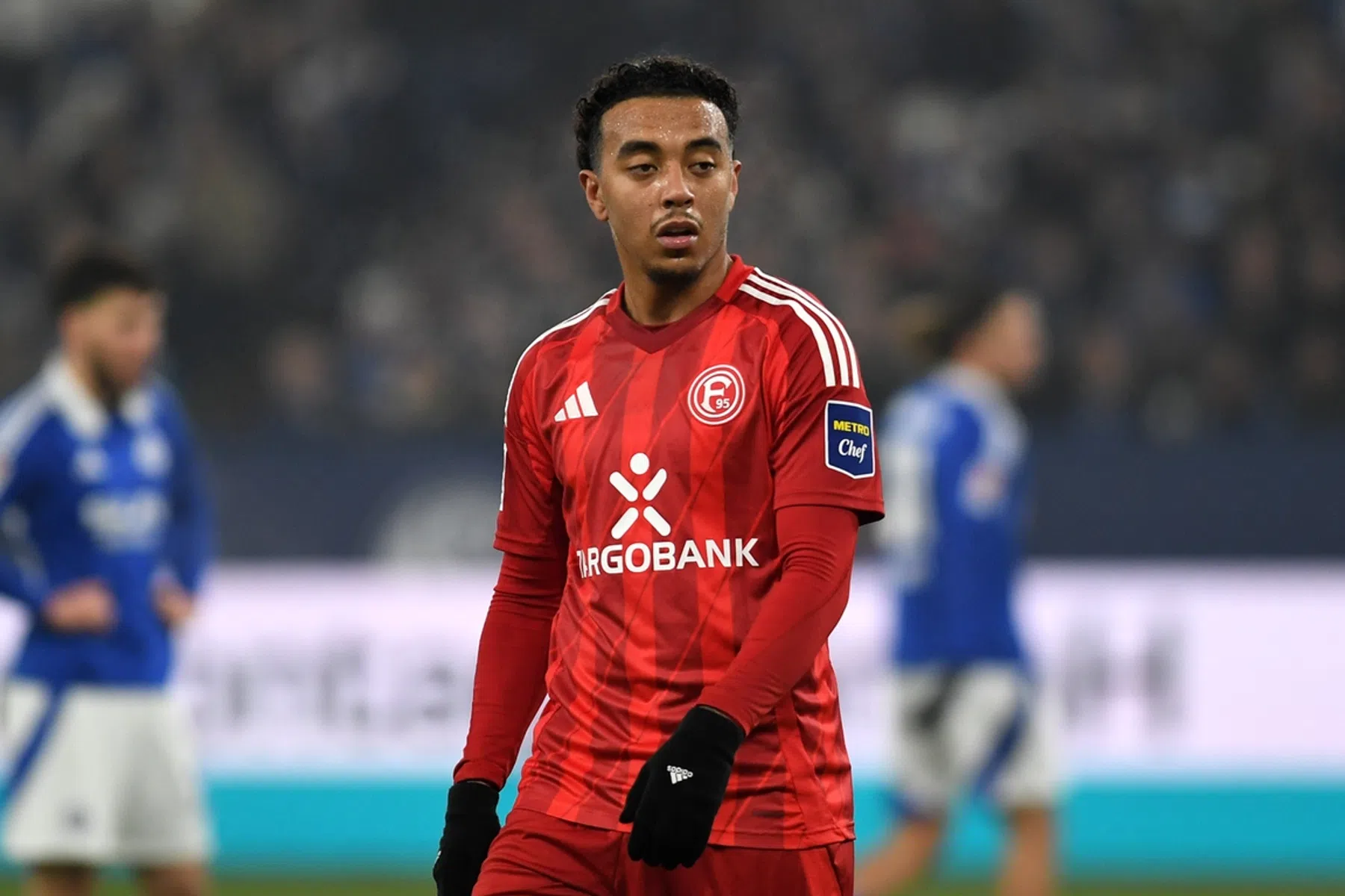 Trefzekere AZ-huurling Van Brederode houdt ploeg in zicht van koppositie