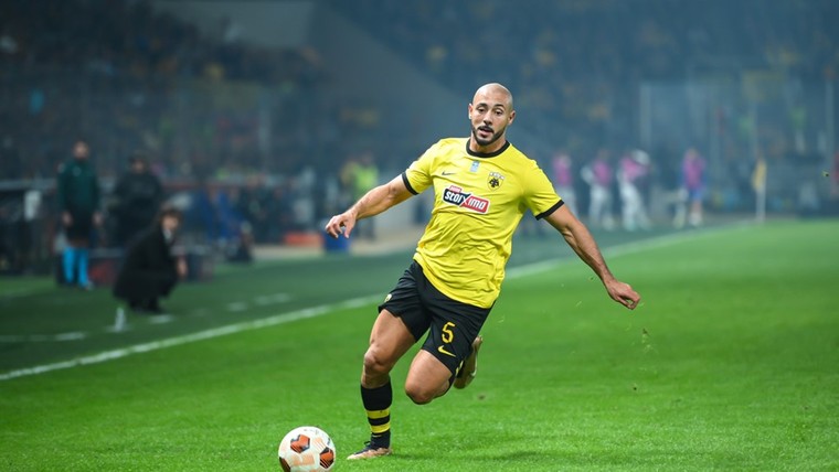 Amrabat (37) tekent bij club uit Championship