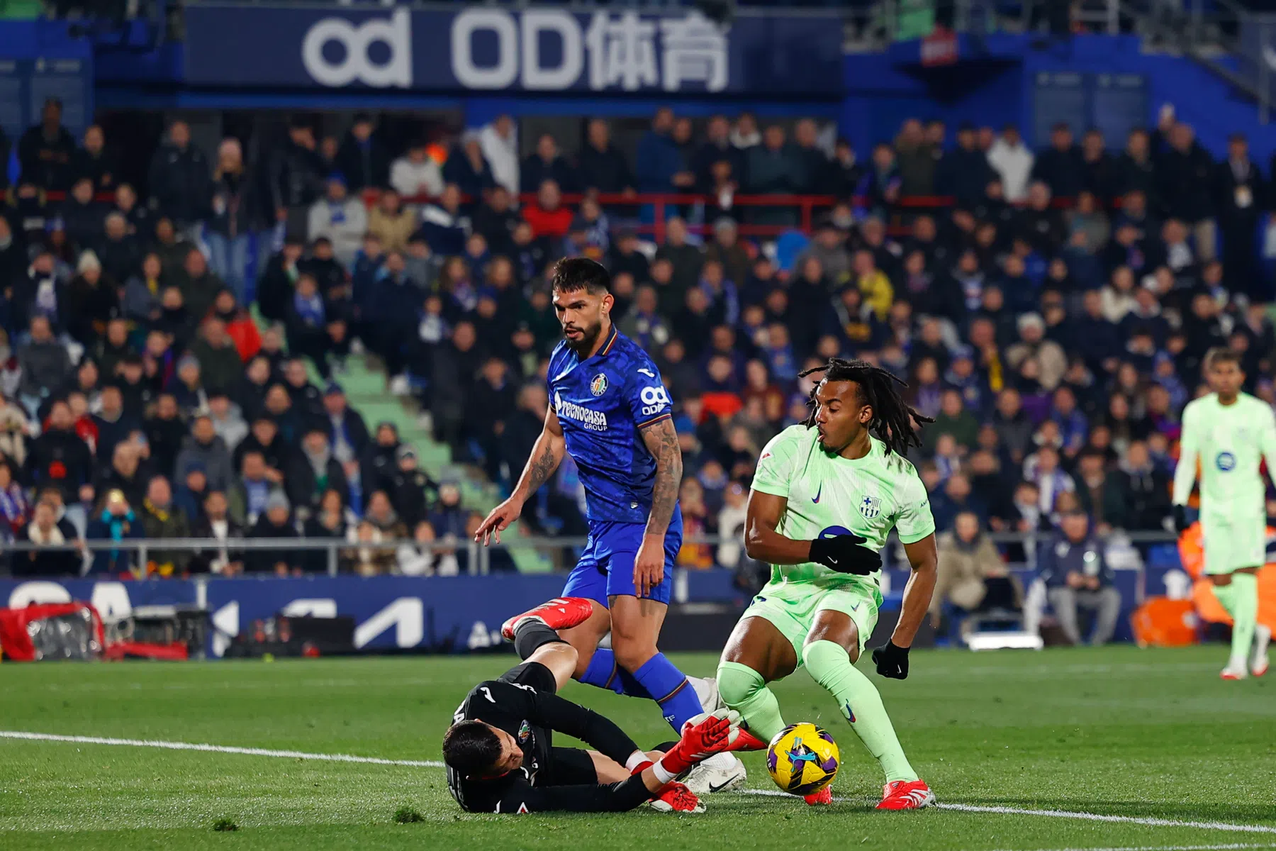 Barça bijt zich met invaller De Jong weer stuk op angstgegner Getafe