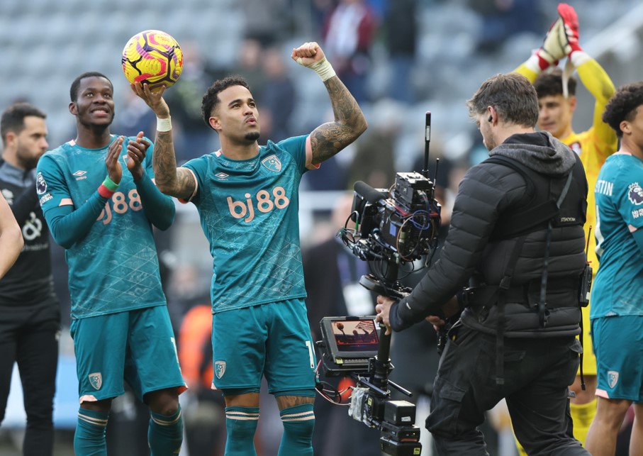 Britse media smullen van 'verpletterende' Kluivert: 'Hij verdient een 10'